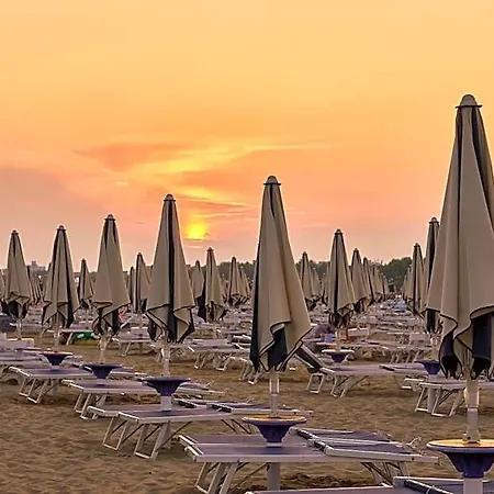 Beautiful Flat 250m From The For 8 Guests * Bibione