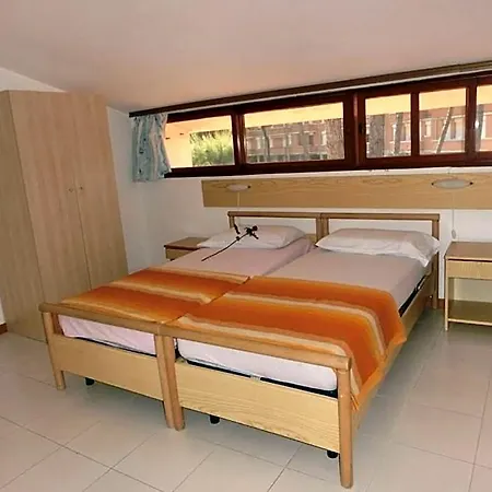 Apartment Beautiful Flat 250m From The For 8 Guests