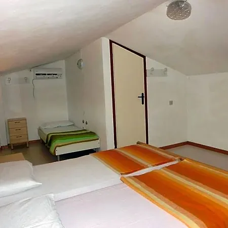 Apartment Beautiful Flat 250m From The For 8 Guests *